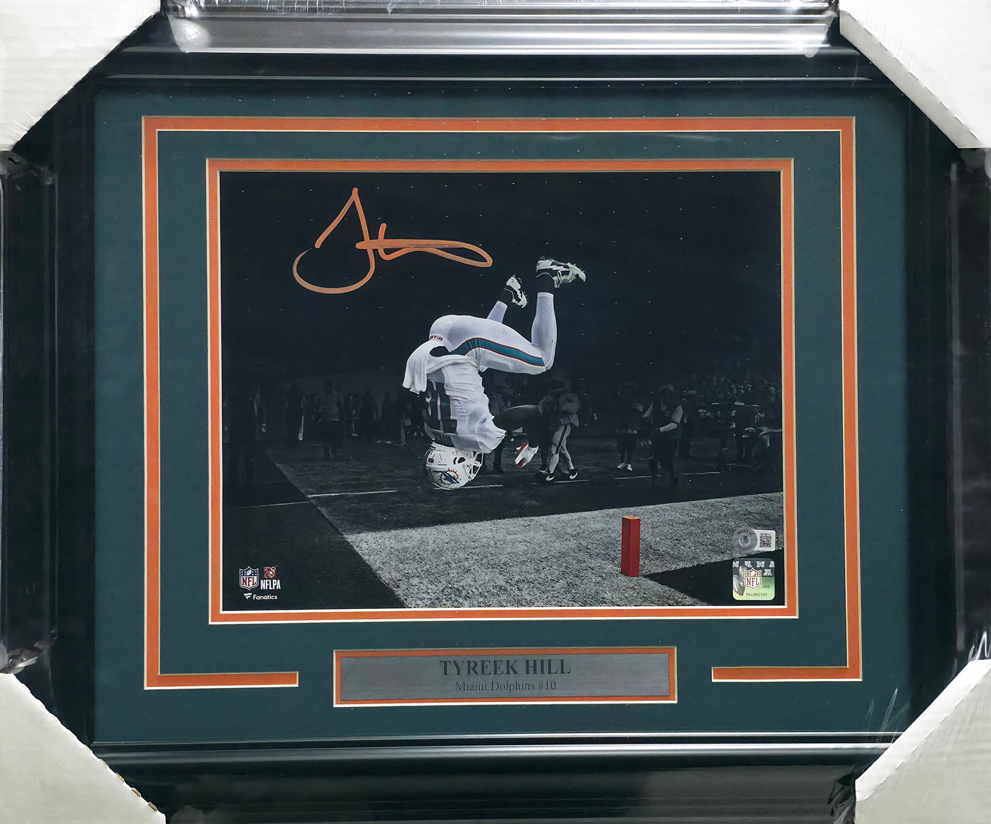 Tyreek Hill Autographed Framed 11x14 Photo Miami Dolphins Beckett BAS Witness #1W106121