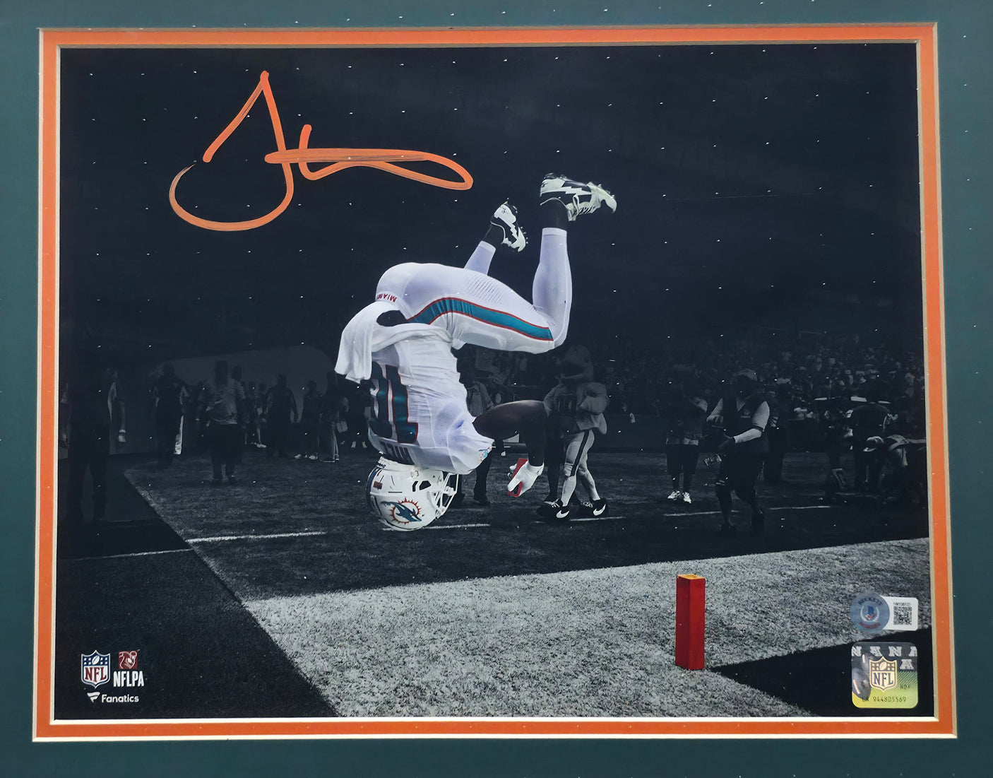 Tyreek Hill Autographed Framed 11x14 Photo Miami Dolphins Beckett BAS Witness #1W106121