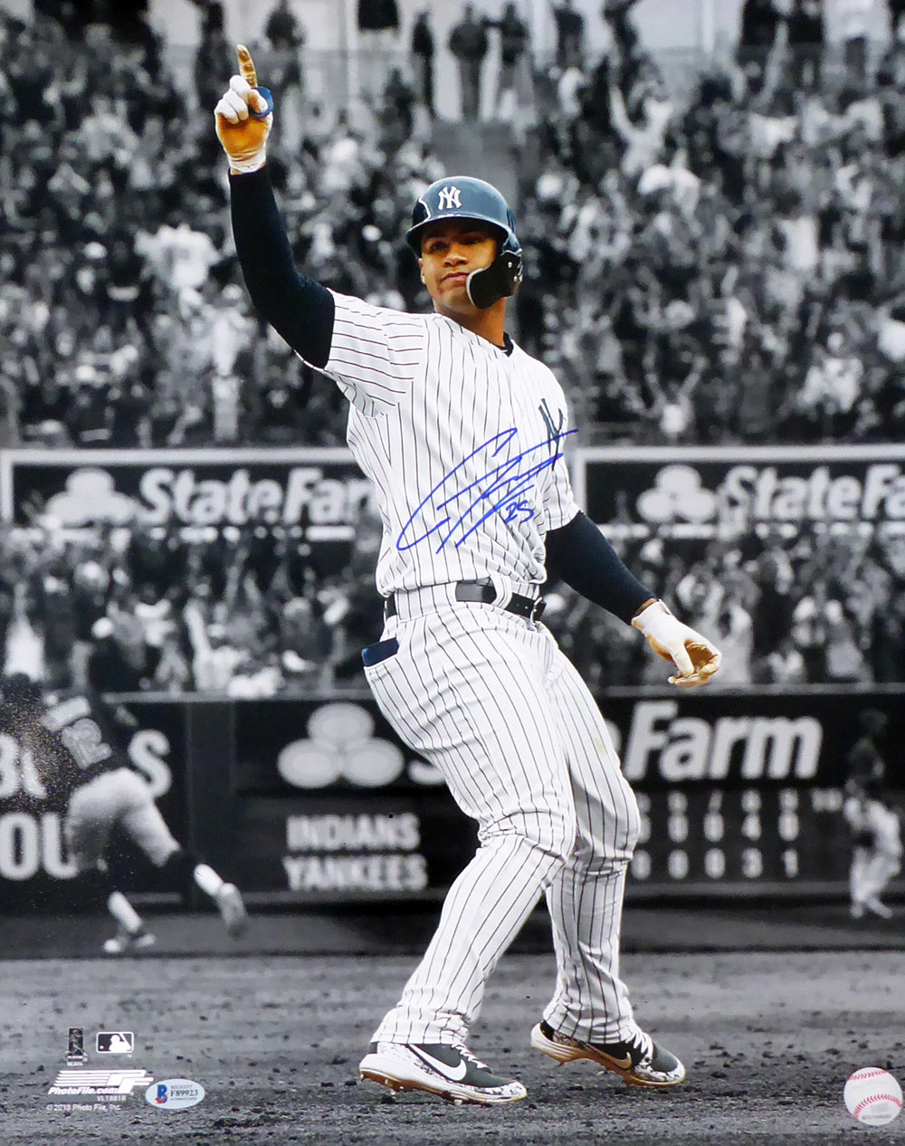 Gleyber Torres Autographed 16x20 Photo New York Yankees Beckett BAS Stock #146453