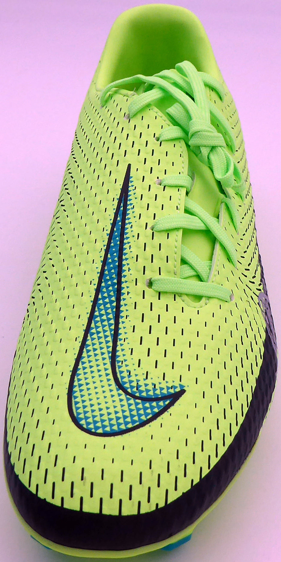 Mason Mount Autographed Green Nike Phantom Cleat Shoe Chelsea F.C. Size 10 Beckett BAS #K06326