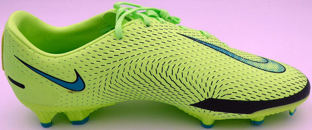 Mason Mount Autographed Green Nike Phantom Cleat Shoe Chelsea F.C. Size 10 Beckett BAS #K06326