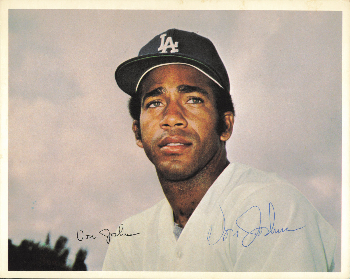 Los Angeles Dodgers Autographed 17 Count Lot of 8x10 Team Issued Photos All Different With Steve Garvey & Ron Cey SKU #236186