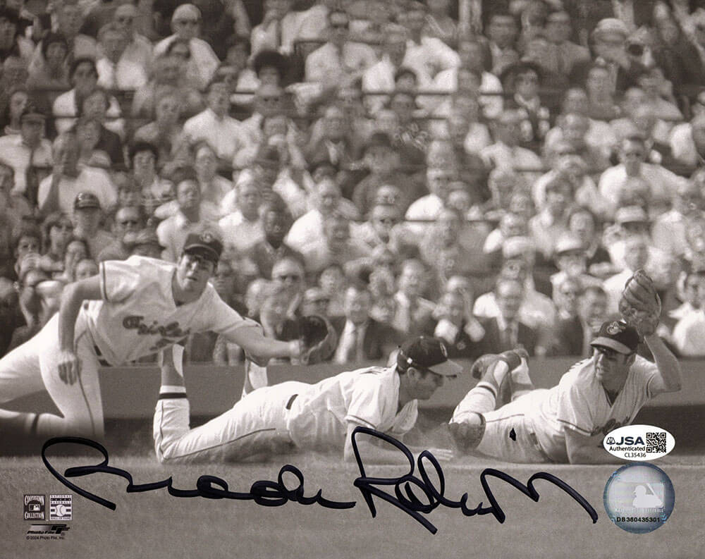 Brooks Robinson Signed Baltimore Orioles Triple Diving Image B&W 8x10 Photo - (JSA)