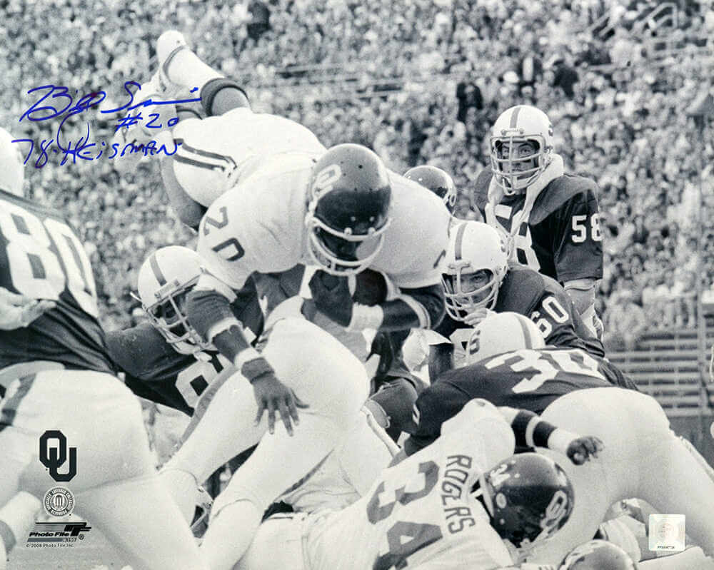 Billy Sims Signed Oklahoma Sooners B&W Diving Action 16x20 Photo w/78 Heisman