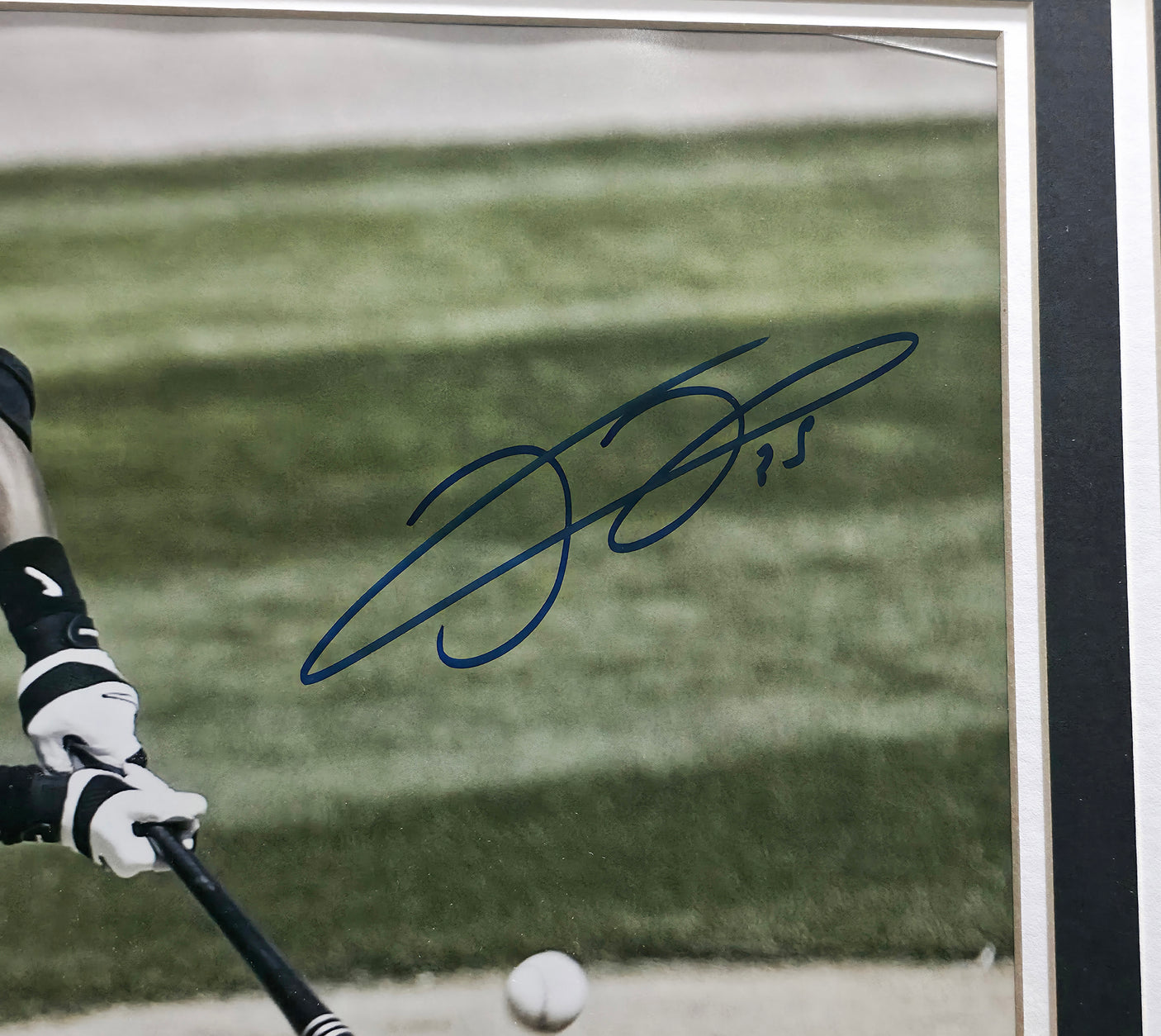 Frank Thomas Autographed Framed 16x20 Photo Chicago White Sox Beckett BAS Witness Stock #253650