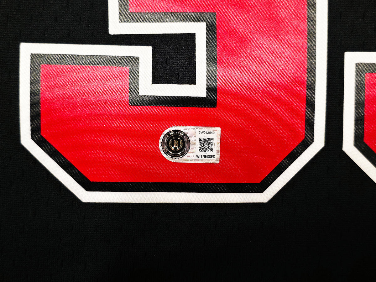 Chicago Bulls Scottie Pippen Autographed Black Authentic Mitchell & Ness 1997-98 HWC Swingman Jersey Size L Beckett BAS Witness Stock #268038