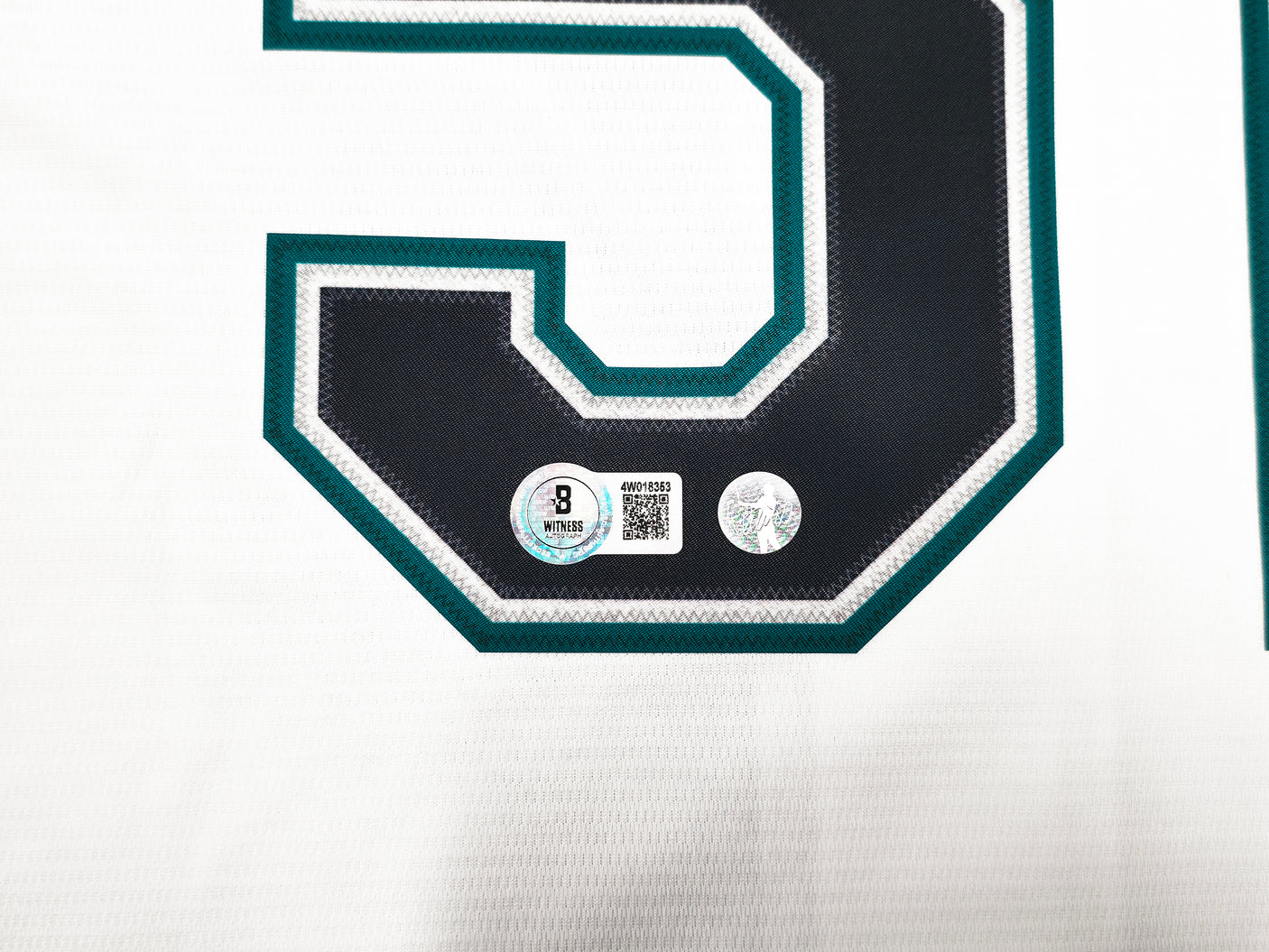 Seattle Mariners Ichiro Suzuki Autographed White Nike Jersey Size XL "HOF 25" IS Holo & Beckett BAS Witness Stock #254346