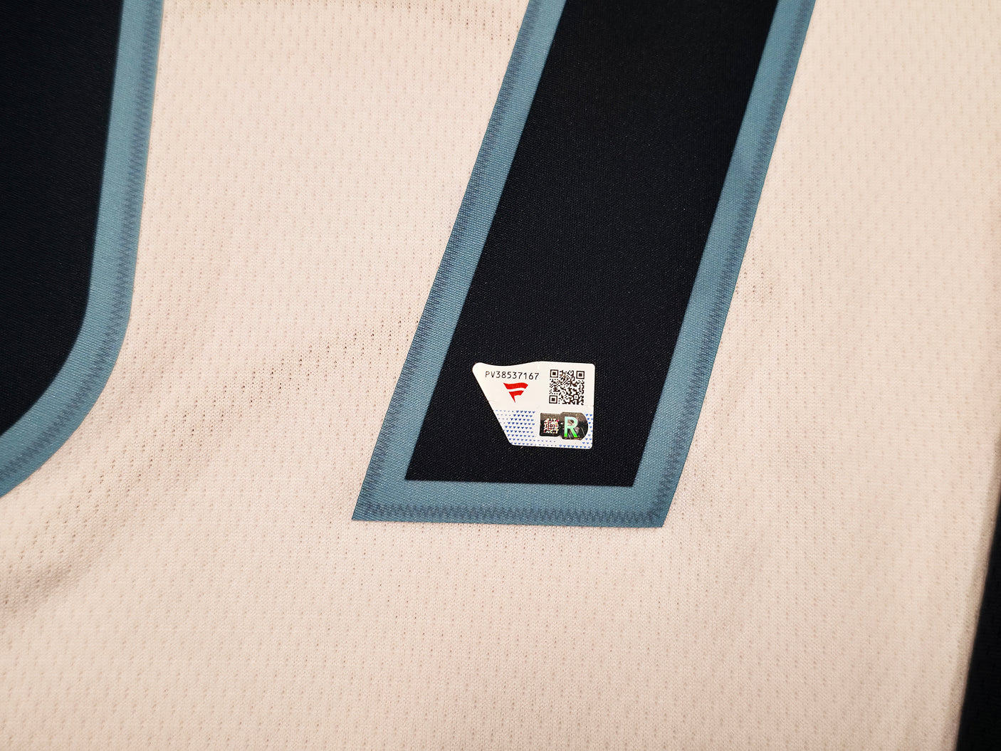 Seattle Kraken Yanni Gourde Autographed White Fanatics Jersey Size XL Fanatics Holo Stock #254451