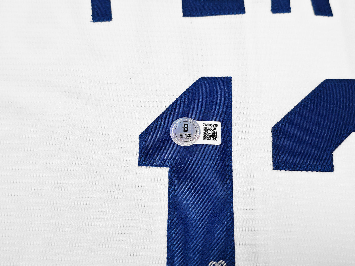 Kansas City Royals Salvador Perez Autographed White Nike Jersey Size XL Beckett BAS Witness Stock #254168