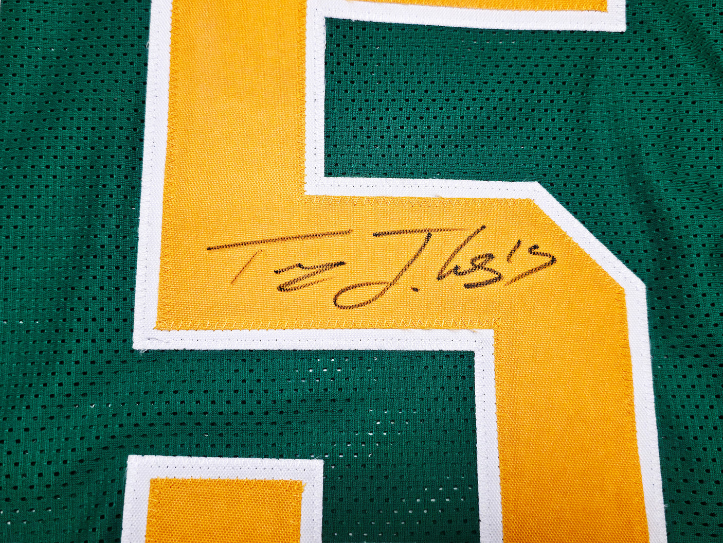 Oregon Ducks Tez Johnson Autographed Green Jersey JSA Witness Stock #256795