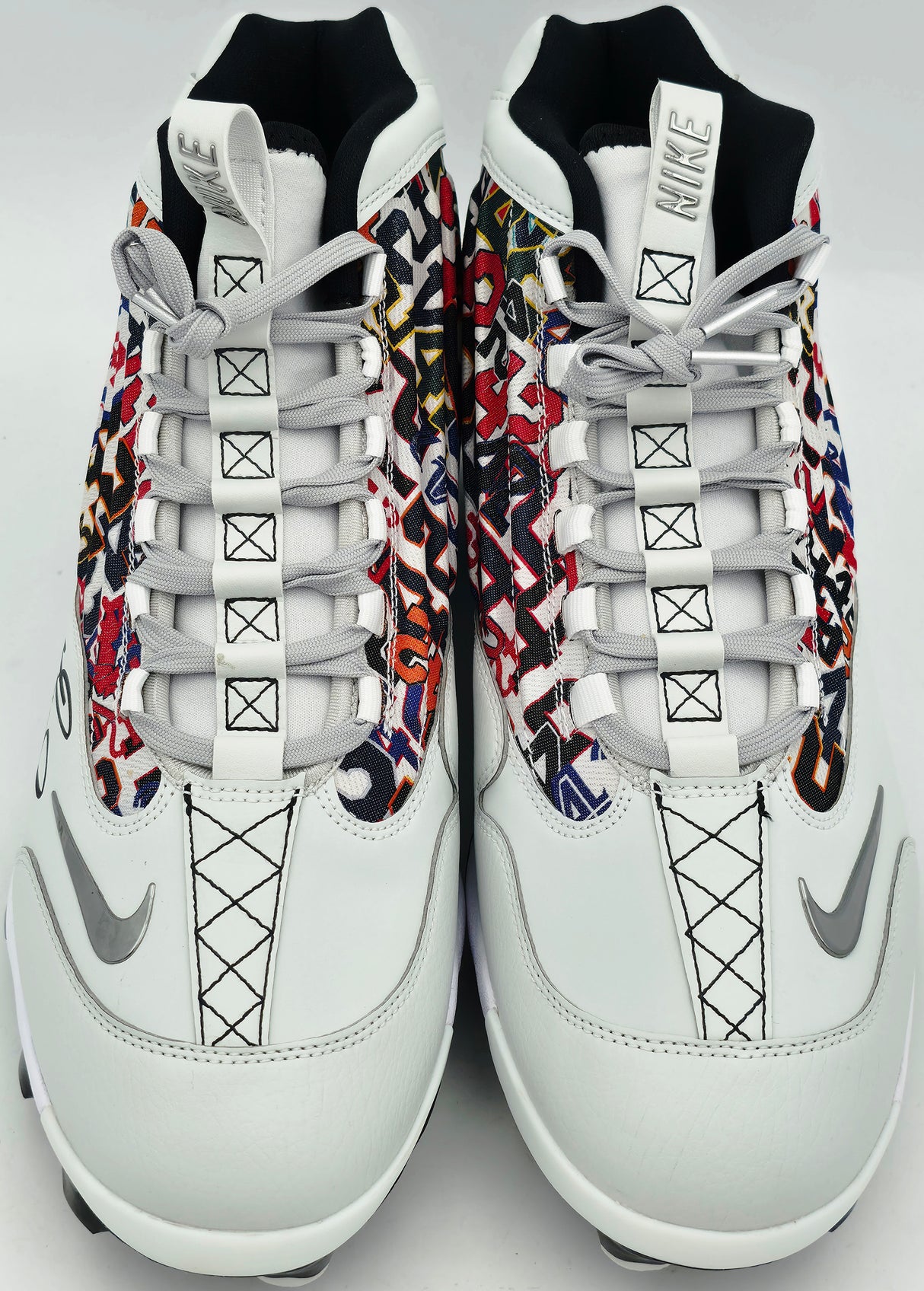 Ken Griffey Jr. Autographed White Nike Griffey 2 Mcs Jackie Robinson Day Baseball Cleats Seattle Mariners Size 11.5 Beckett BAS Witness Stock #262143