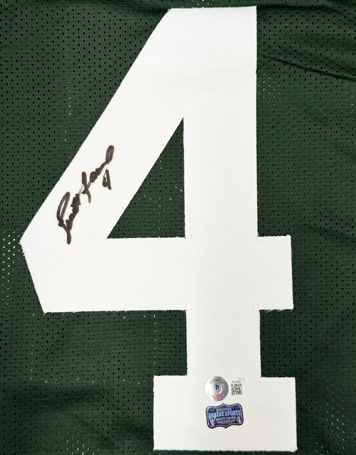 Green Bay Packers Brett Favre Autographed Green Jersey (Bleeding) Beckett BAS Witness Stock #267913