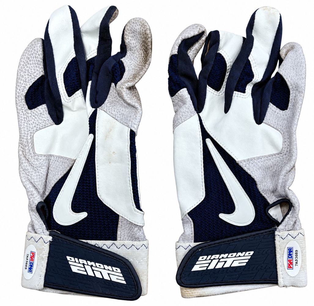 Robinson Cano Yankees Signed Game-Used Nike Diamond Elite Gloves PSA 688+689