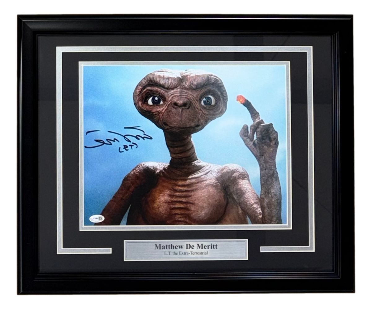 Sports Integrity’s Matthew De Merritt Signed Framed 11x14 ET Photo (JSA) features E.T. with a glowing finger and includes a plaque reading “Matthew De Merritt, E.T. the Extra-Terrestrial.”.