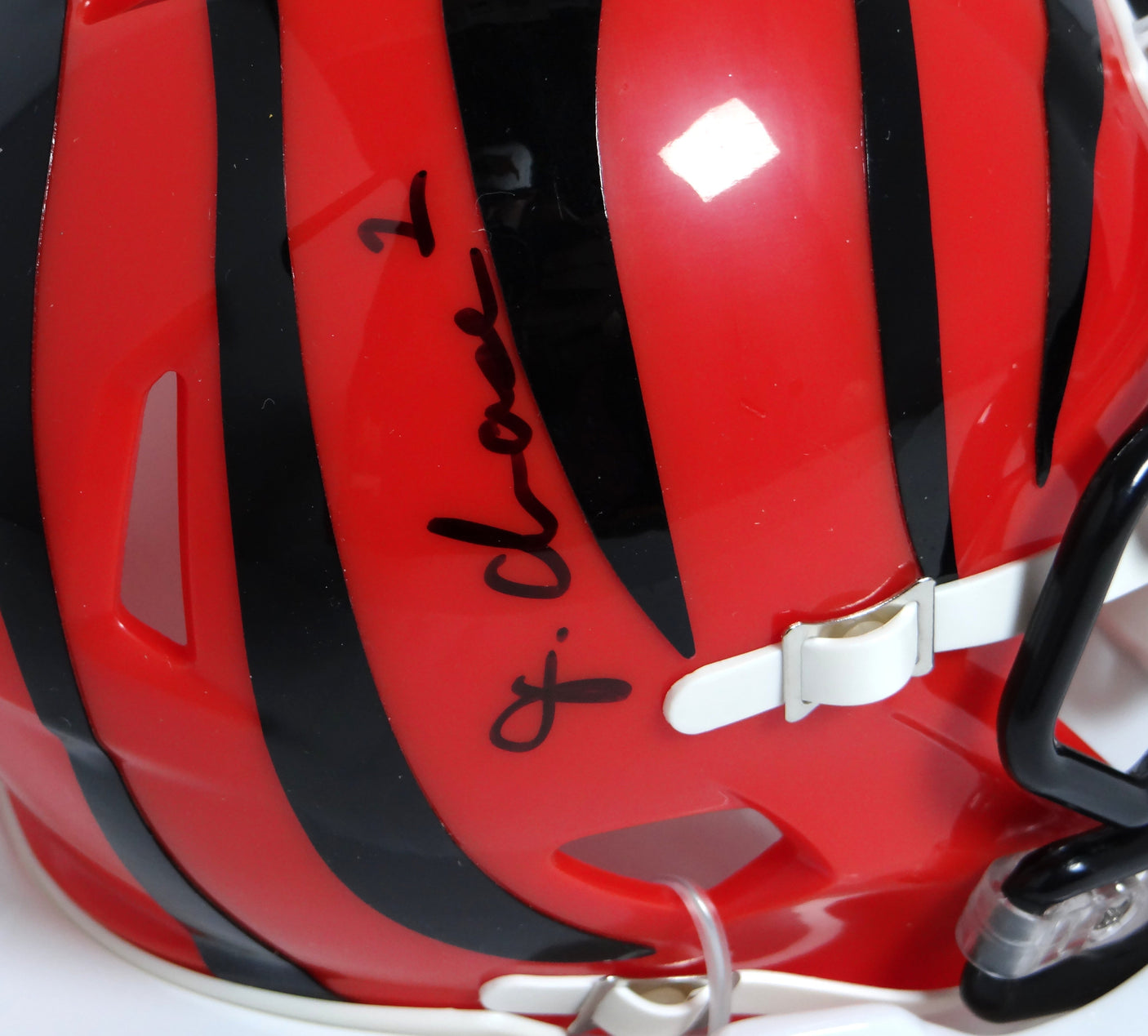 Ja'Marr Chase Autographed Bengals Speed Mini Helmet -Beckett W Holo *Black