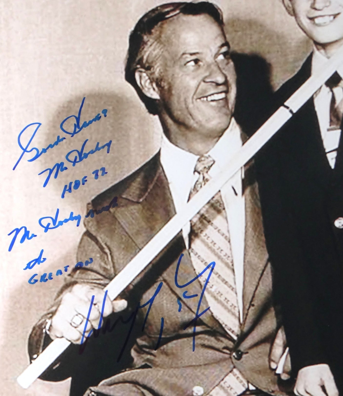 Wayne Gretzky & Gordie Howie Autographed 11x14 Photo w/ INSC - PSA/DNA