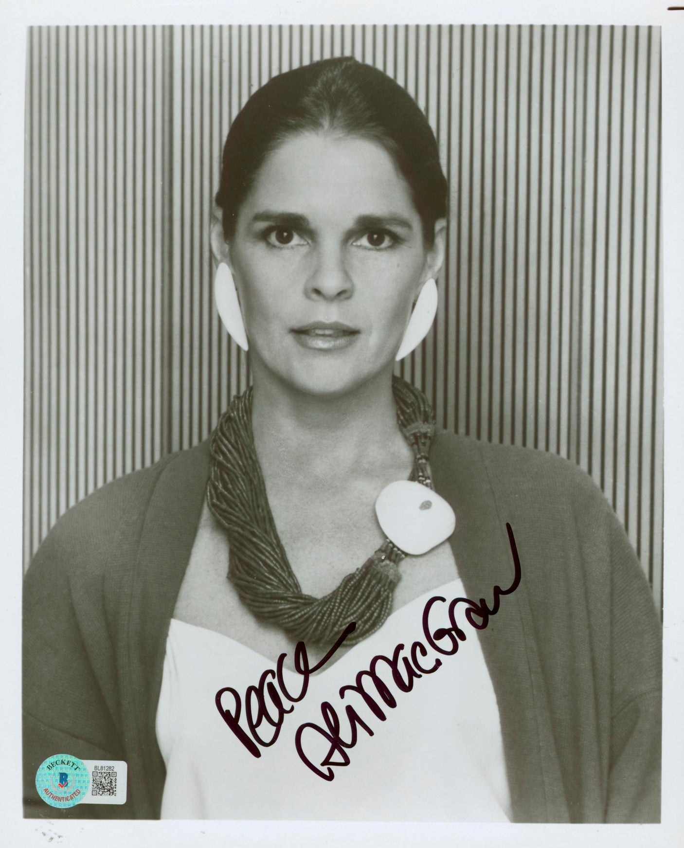 Ali MacGraw The Getaway "Peace" Authentic Signed 8x10 Photo BAS #BL81282