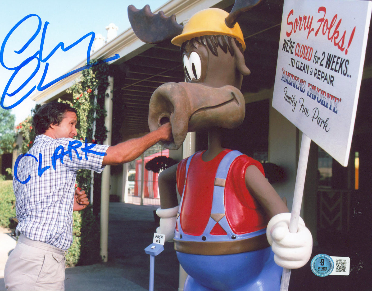 Chevy Chase Vacation "Clark" Authentic Signed 8x10 Punch Photo BAS Witnessed