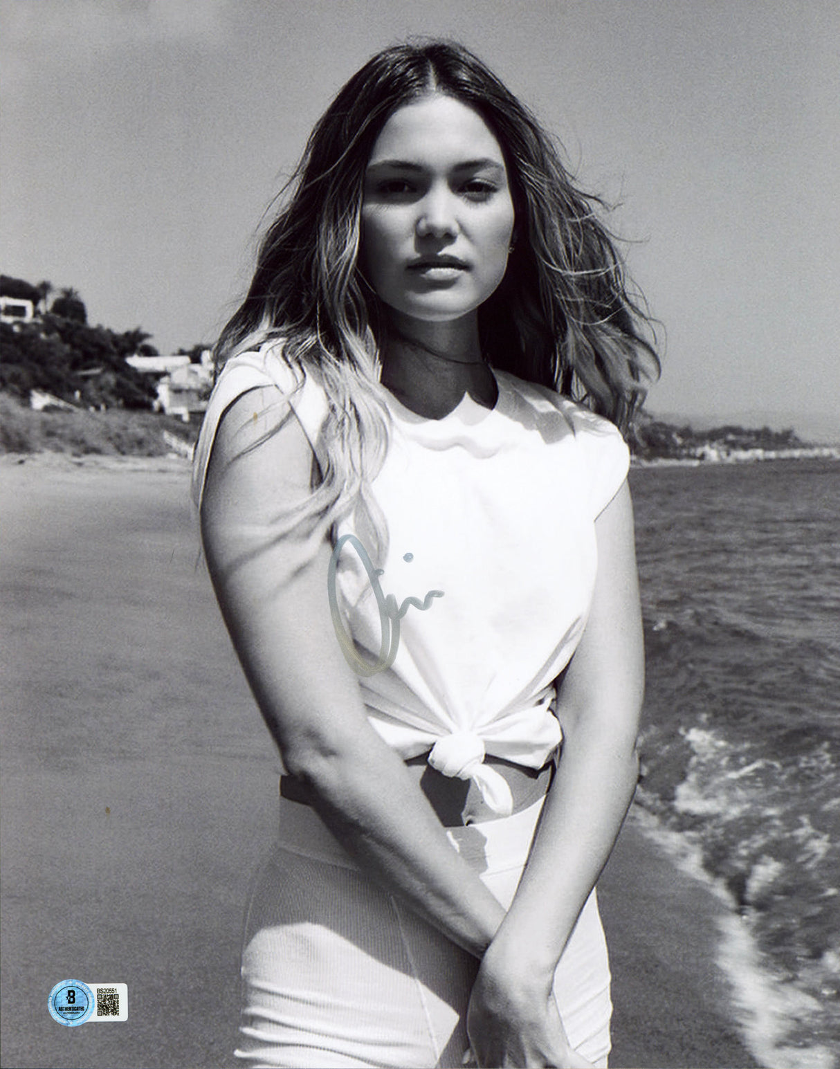 Olivia Holt Heart Eyes Authentic Signed 11x14 Vertical Photo BAS #BS20551