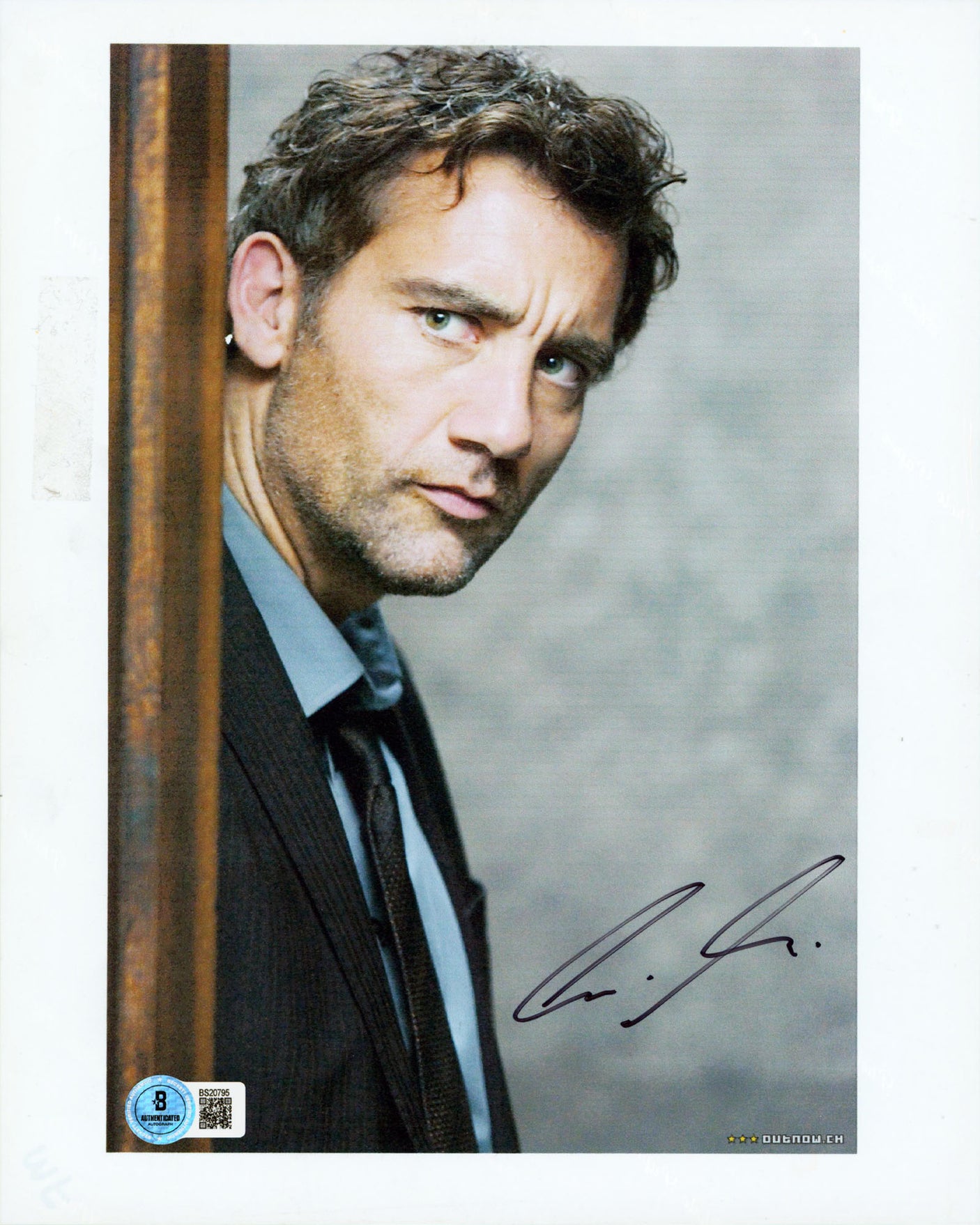 Clive Owen Children of Men Authentic Signed 8.5x11 Vertical Photo BAS #BS20795