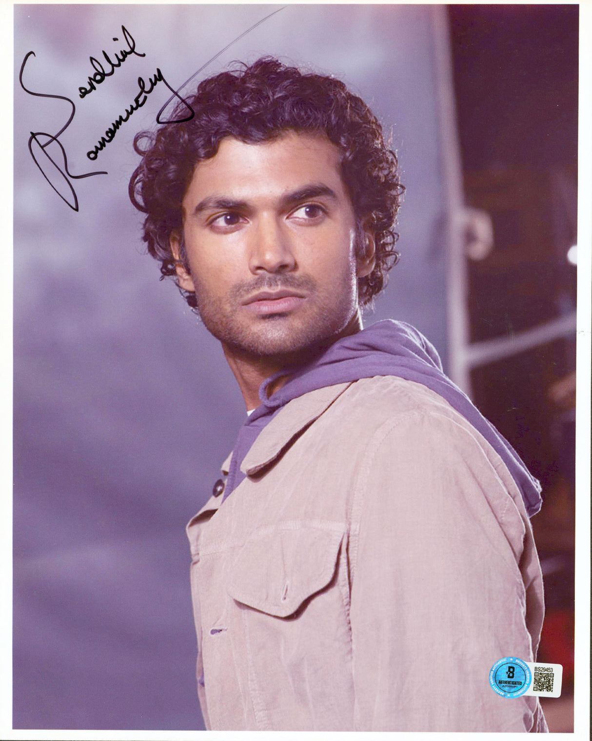 Sendhil Ramamurthy Heroes Authentic Signed 8.5x11 Vertical Photo BAS #BS29453