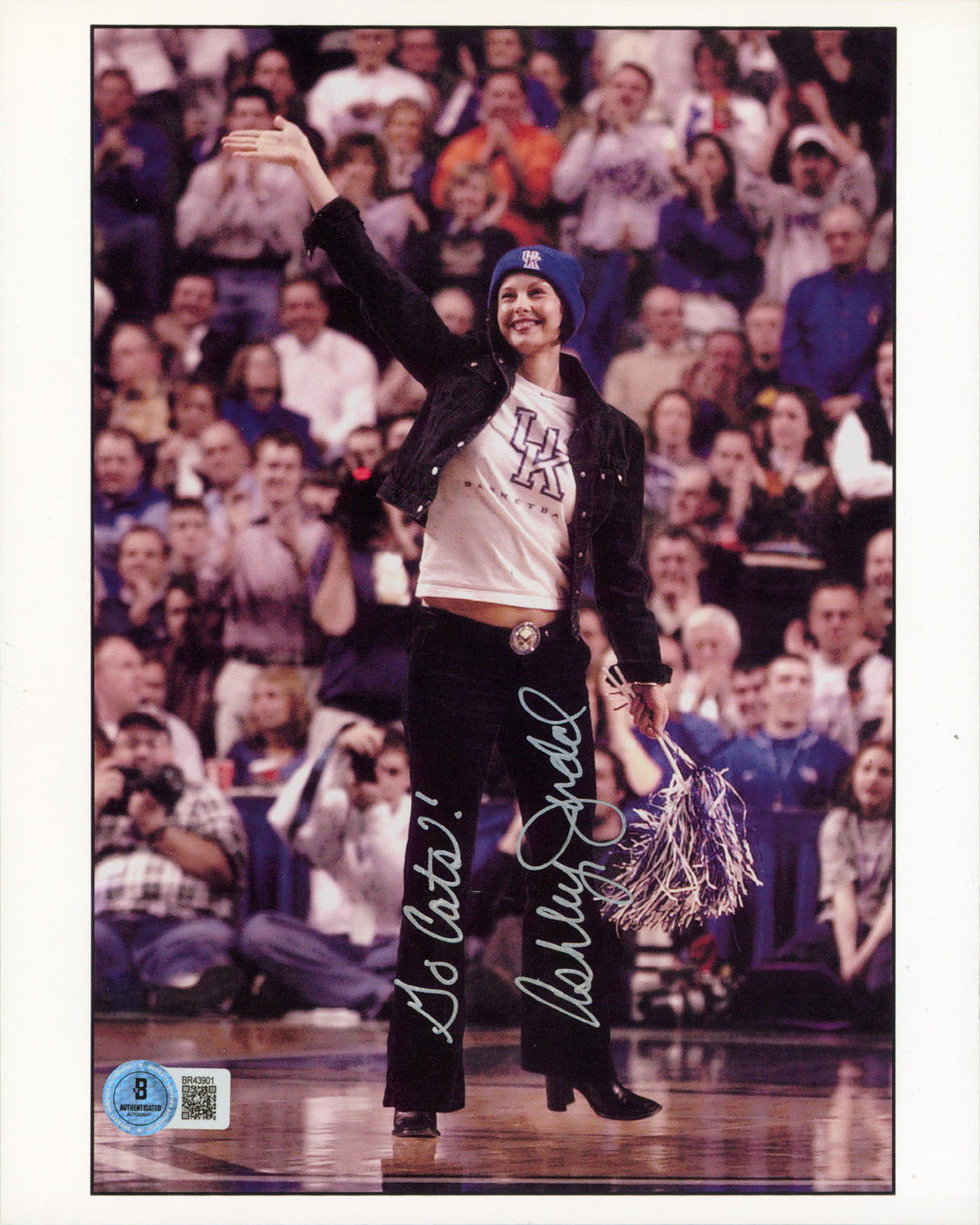 Ashley Judd Heat "Go Cats!" Authentic Signed 8x10 Vertical Photo BAS #BR43901