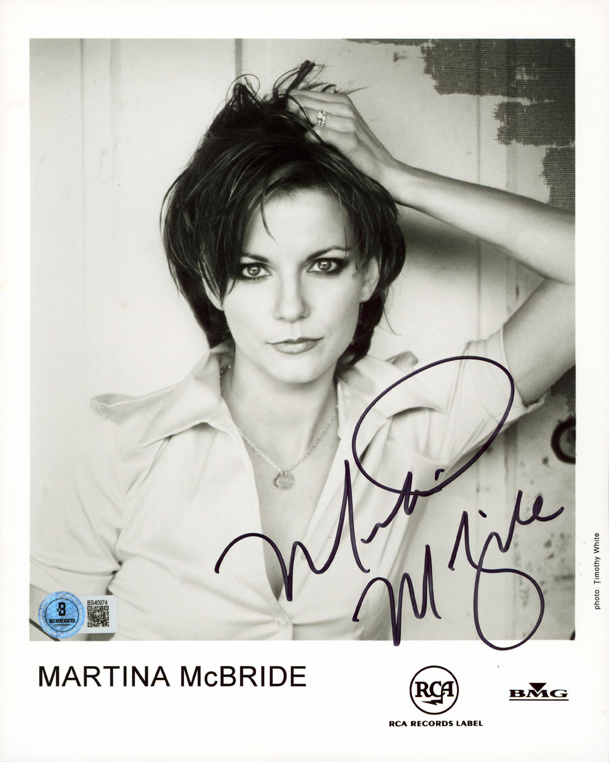 Martina McBride Musician Authentic Signed 8x10 Vertical Photo BAS #BS40974