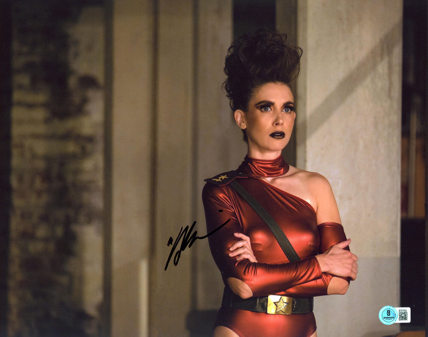 Alison Brie Glow Authentic Signed 11x14 Horizontal Photo BAS #BT67834