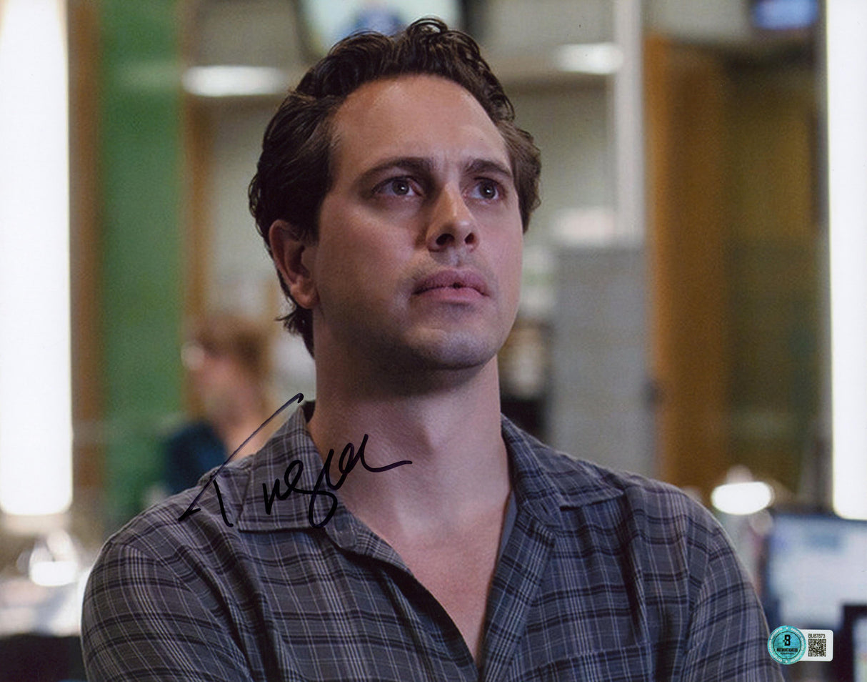 Thomas Sadoski The Newsroom Authentic Signed 11x14 Horizontal Photo BAS #BU87873