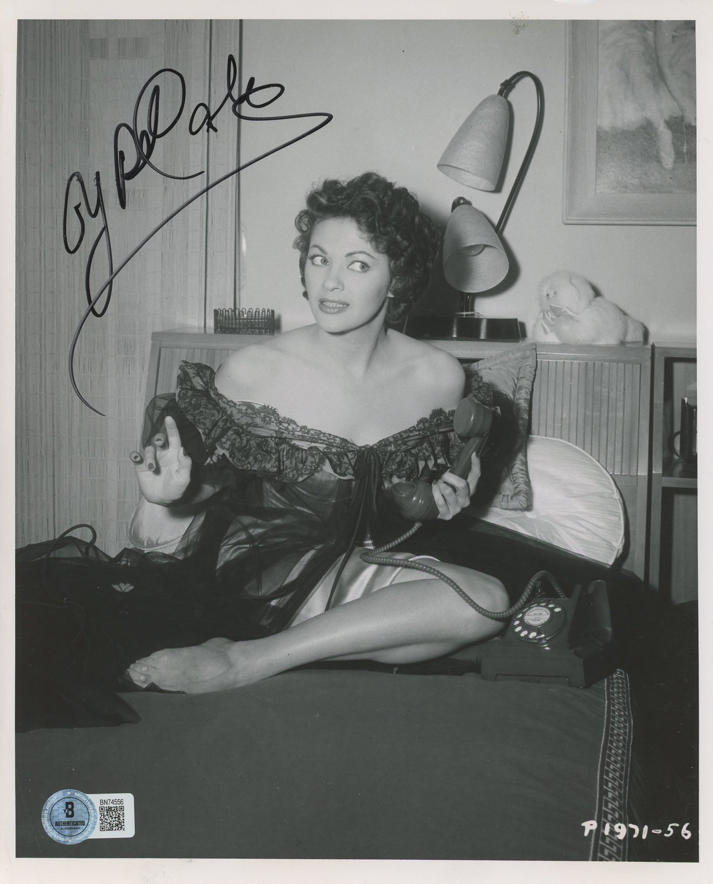 Yvonne De Carlo Munster, Go Home! Authentic Signed 8x10 Photo BAS #BN74556