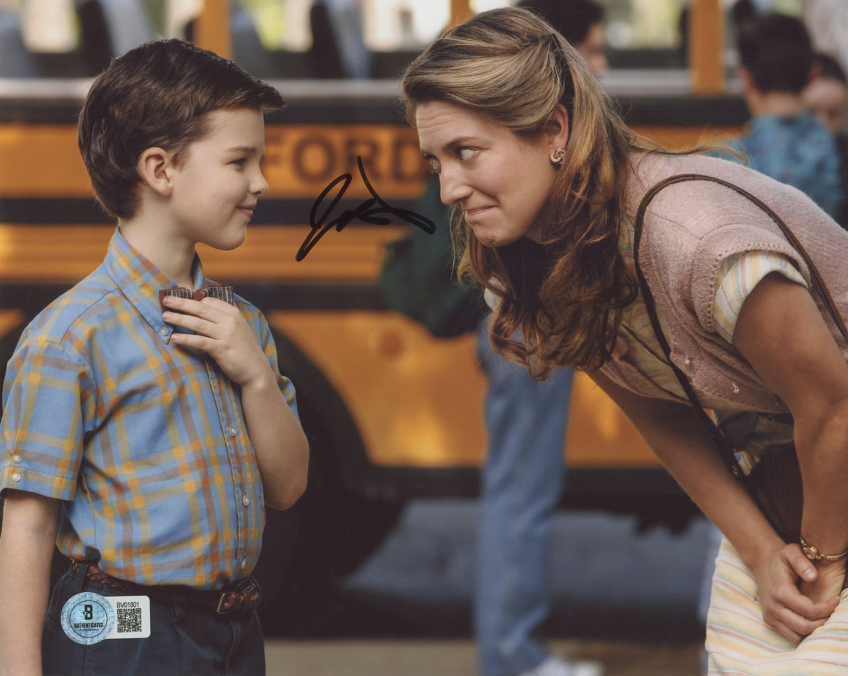 Zoe Perry Young Sheldon Authentic Signed 8x10 Photo Autographed BAS #BV01801