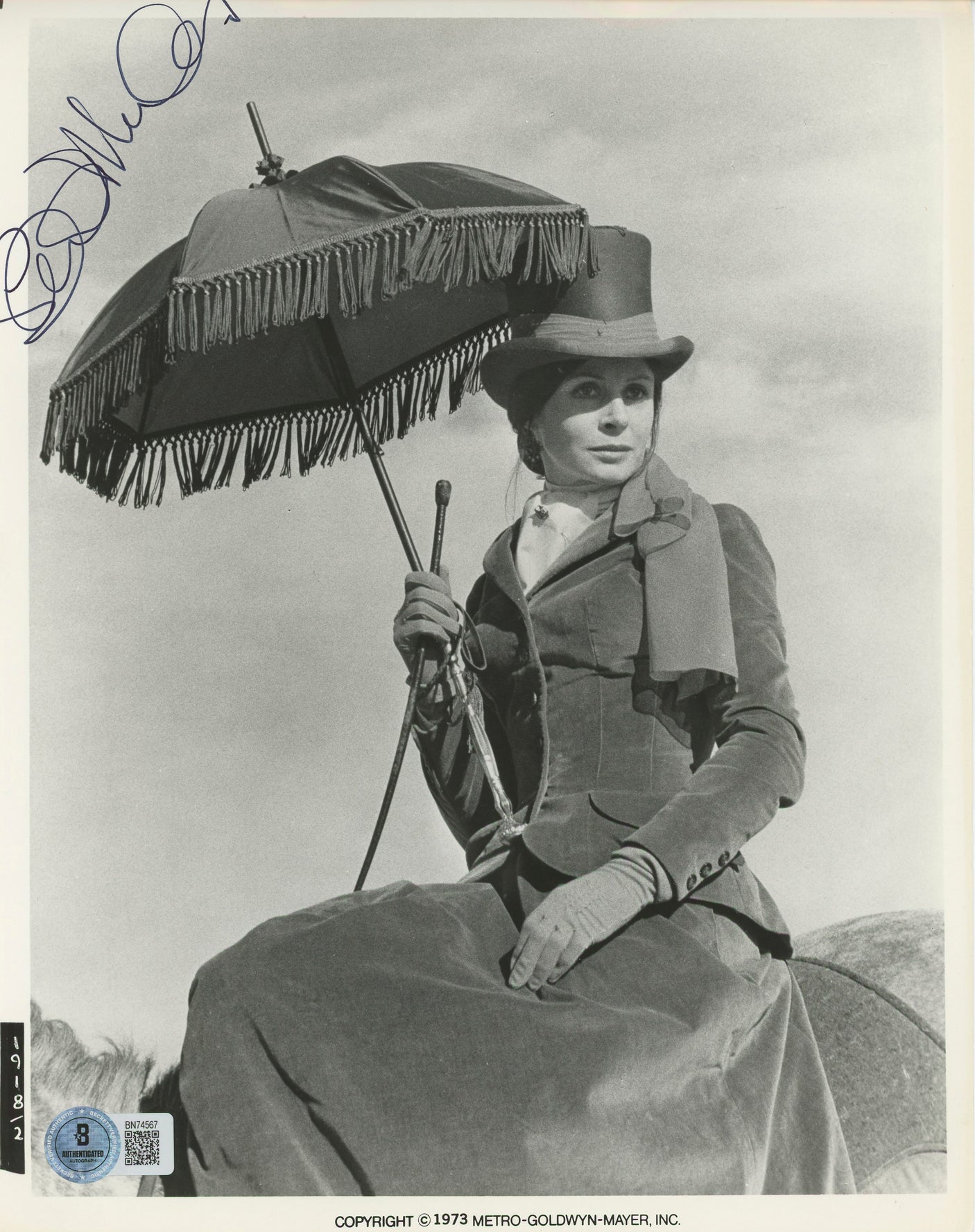 Sarah Miles The Man Who Loved Cat Dancing Signed 8x10 Photo BAS #BN74567