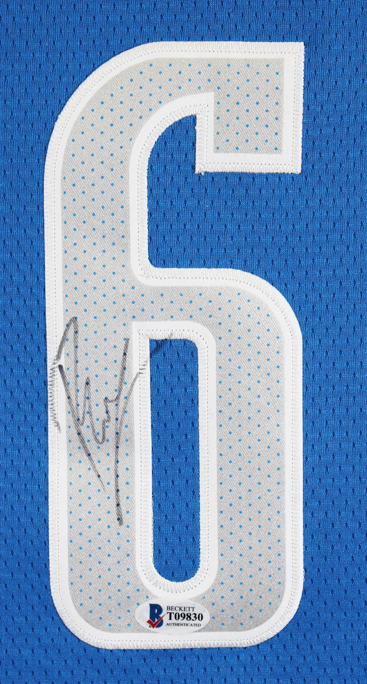 Mavericks Kristaps Porzingis Signed Blue Nike Swingman Jersey BAS #T09830