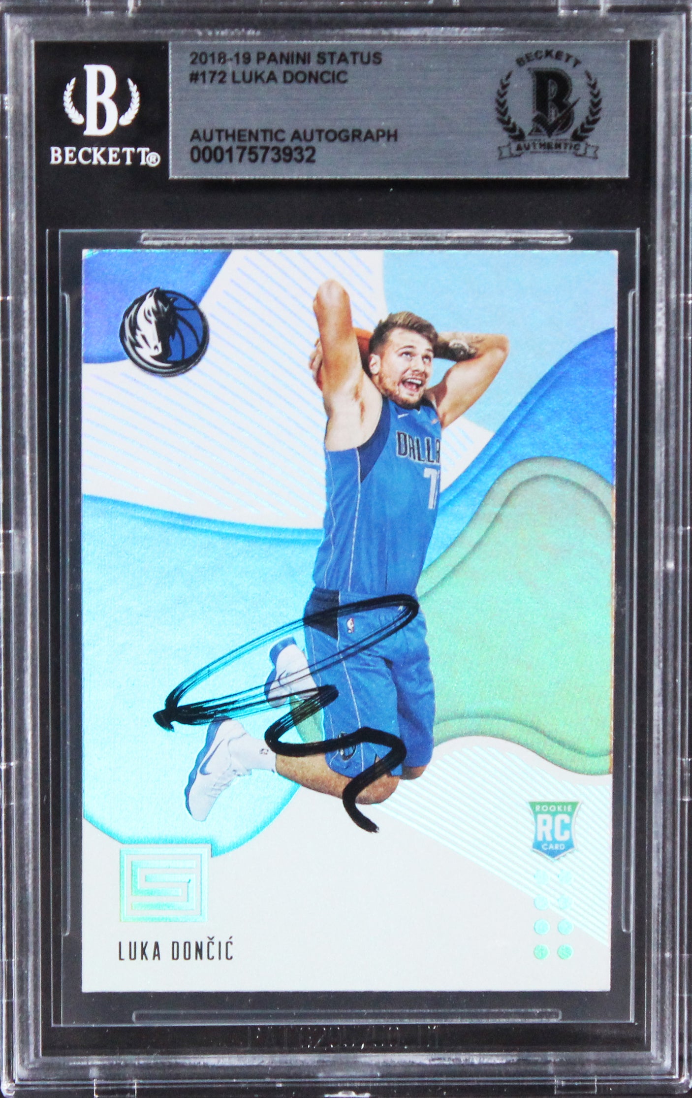 Mavericks Luka Doncic Signed 2018 Panini Status #172 Rookie Card BAS Slabbed