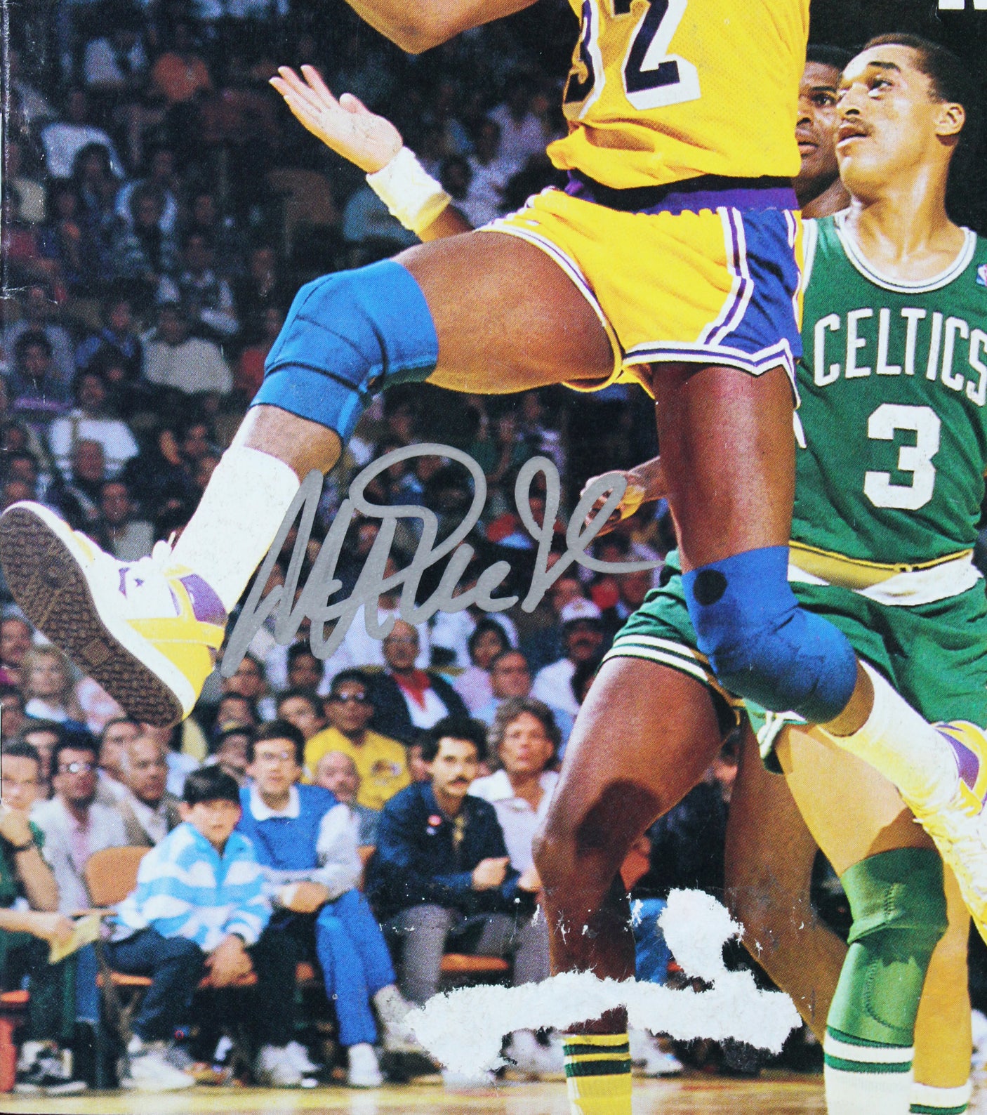 Lakers Magic Johnson Signed 1987 Sports Illustrated Magazine BAS Wit #3W387220