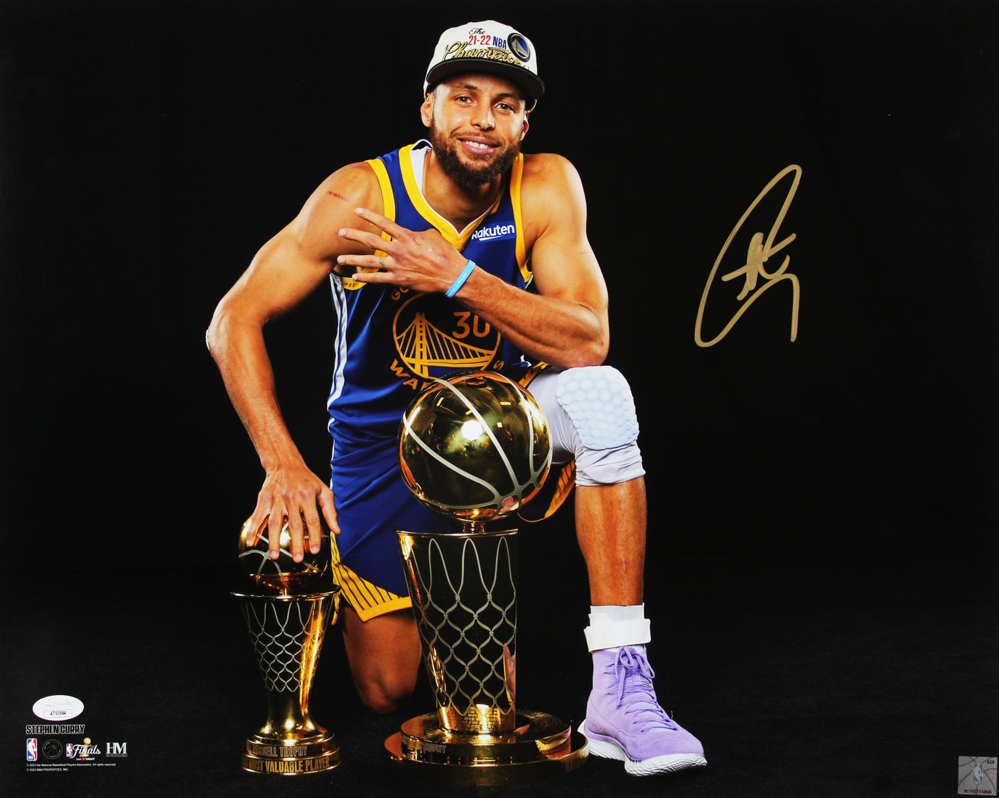 Warriors Stephen Curry Signed 16x20 Horizontal Trophy Blackout Photo JSA