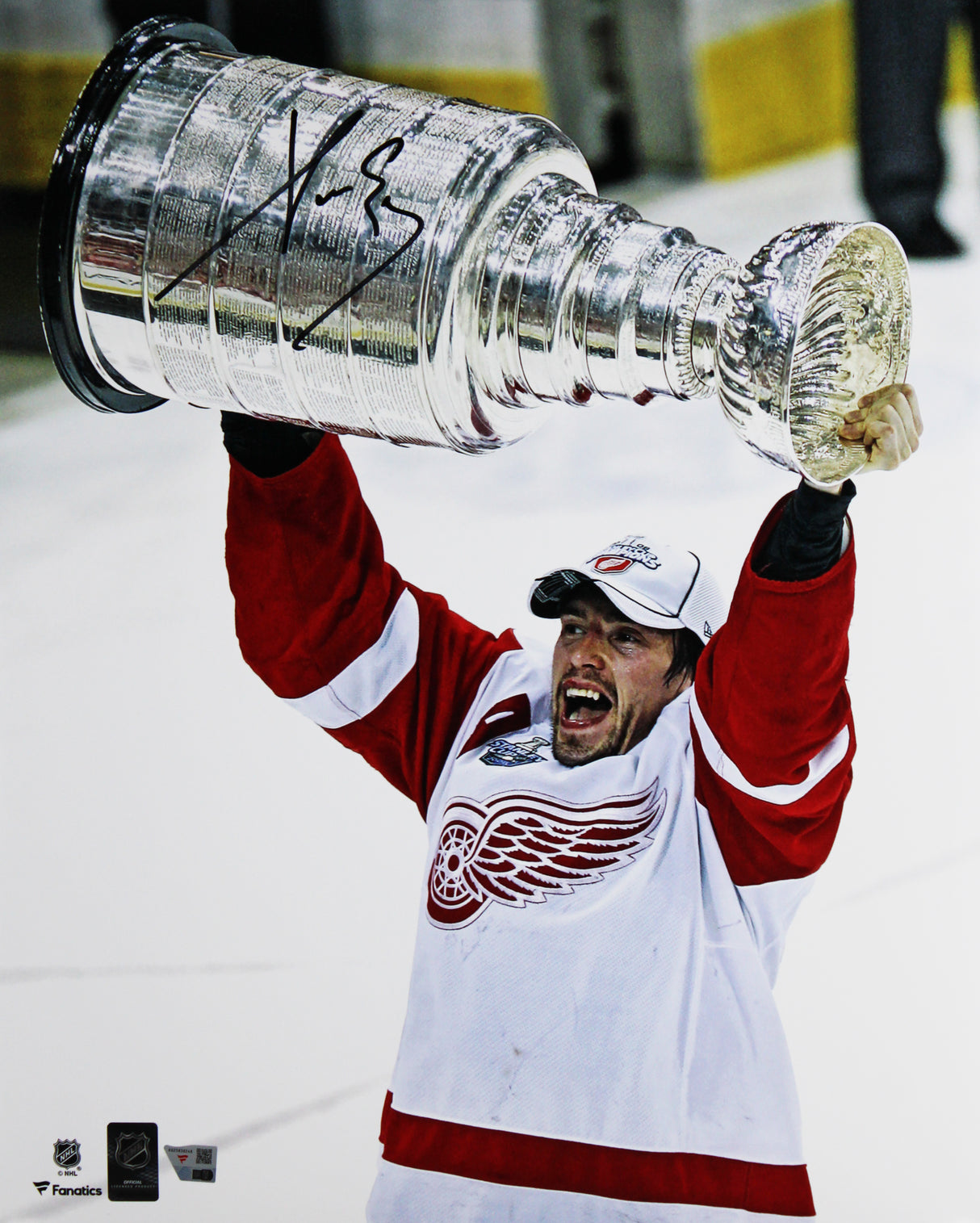 Red Wings Pavel Datsyuk Signed 16x20 Vertical Stanley Cup Photo Fanatics