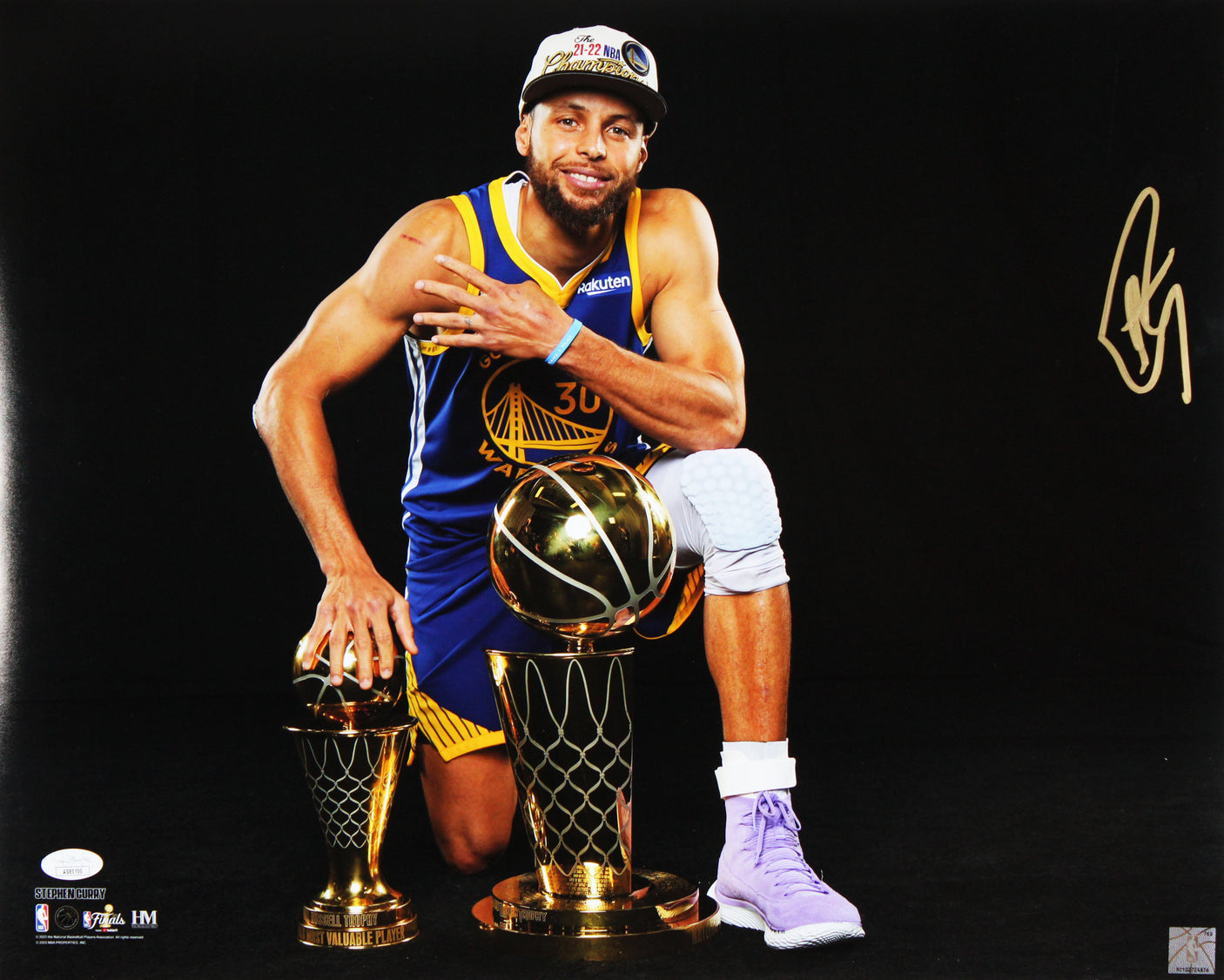 Warriors Stephen Curry Authentic Signed 16x20 Trophy Blackout Photo JSA #AS85100
