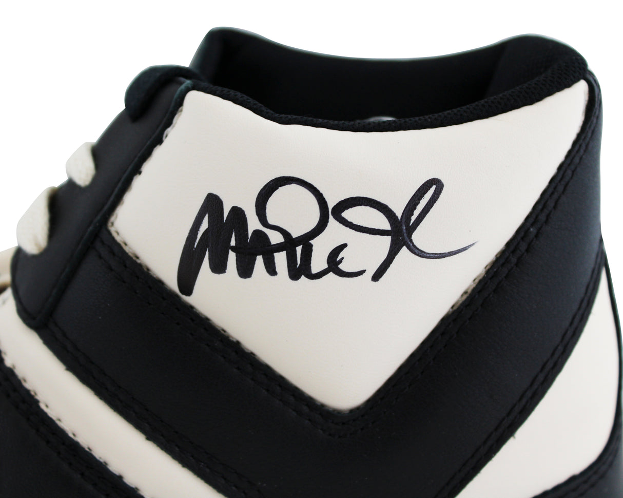 Lakers Magic Johnson Signed Left B&W Converse Weapon Shoe W/ Case BAS Witness 3