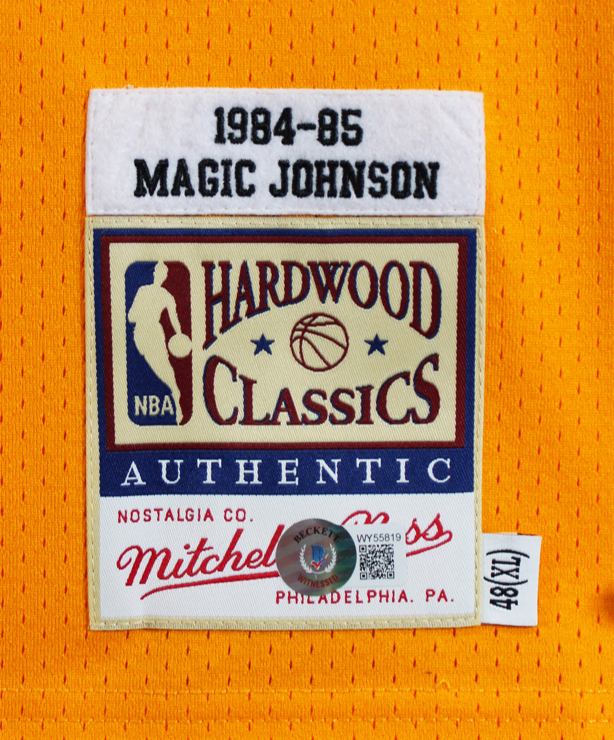 Showtime Lakers (6) Johnson, Worthy +4 Signed Yellow M&N Authentic Jersey BAS W