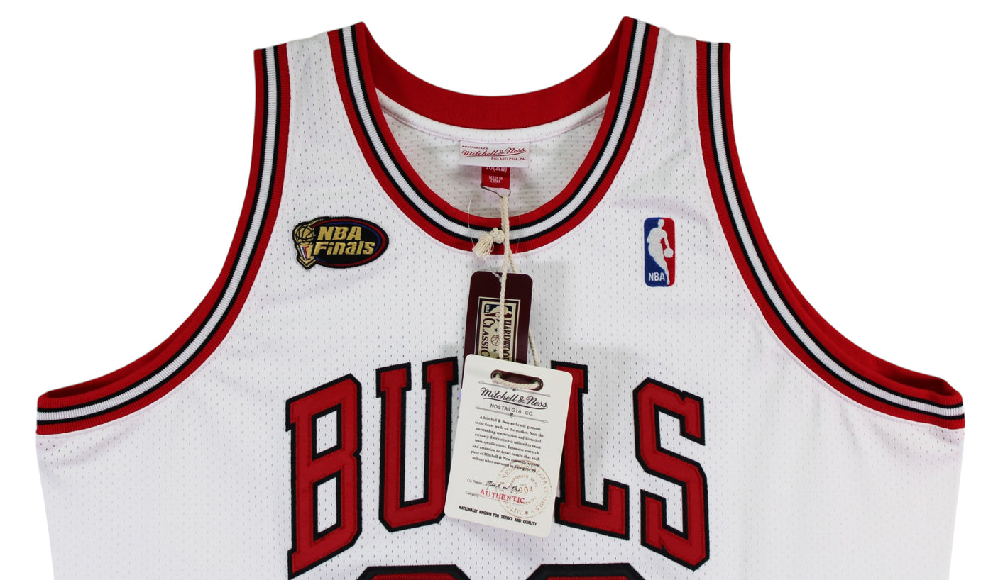 Bulls Michael Jordan Signed 97-98 White M&N HWC Authentic Jersey UDA #BAH60341