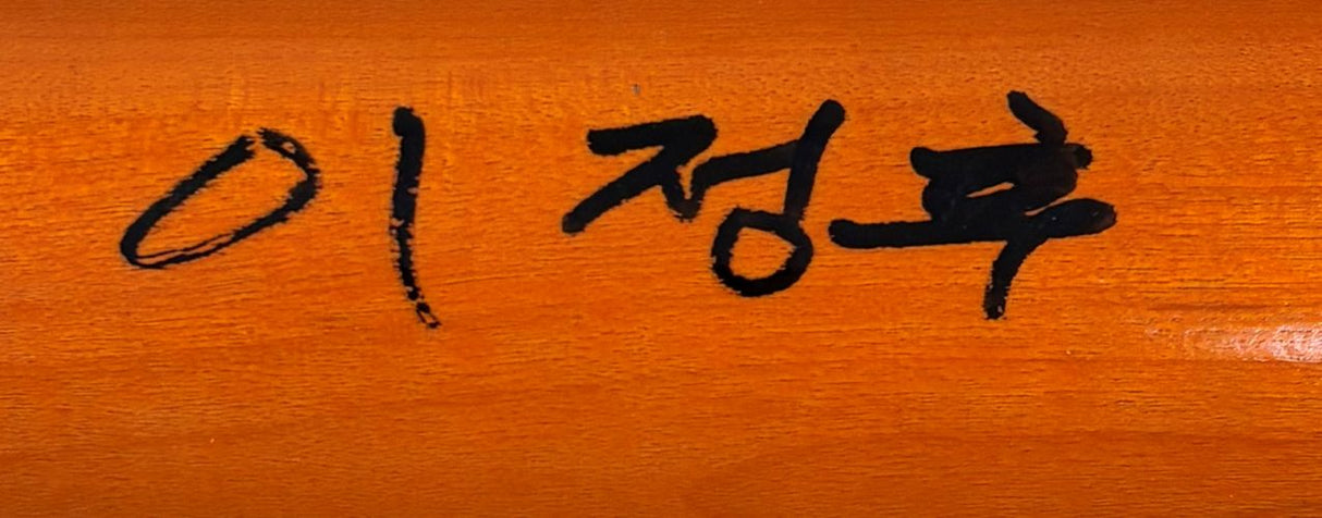 Jung Hoo Lee Giants Signed In Korean Old Hickory Player Model Bat BAS