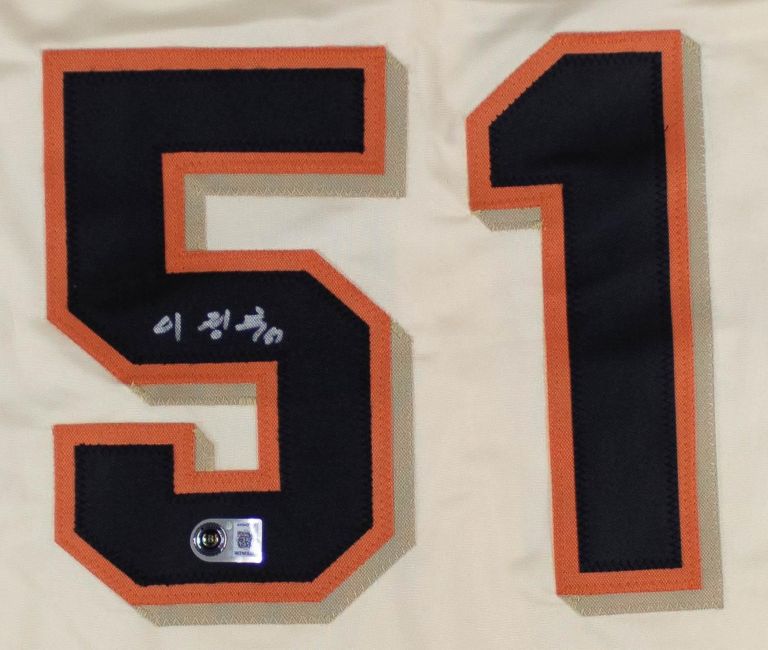 Jung-Hoo Lee San Francisco Signed in Korean Cream Baseball Jersey BAS