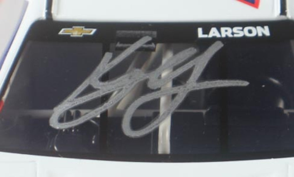 Kyle Larson Signed "Valvoline" 2024 Camaro ZL1 1:24 Scale Die-Cast Car (PA)