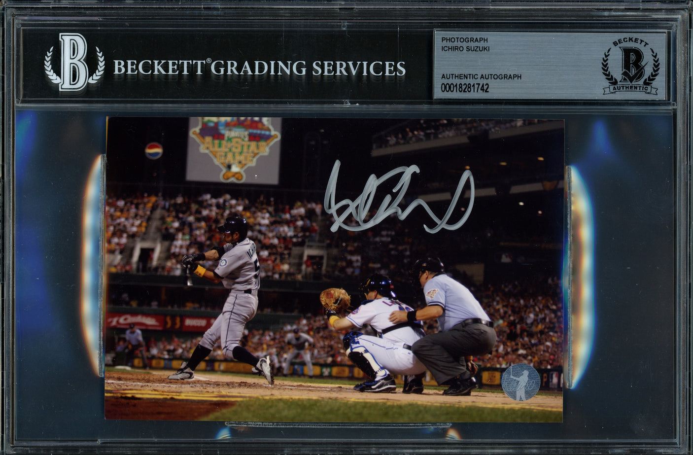 Ichiro Suzuki Autographed 4x6 Photo Seattle Mariners Beckett BAS #18281742