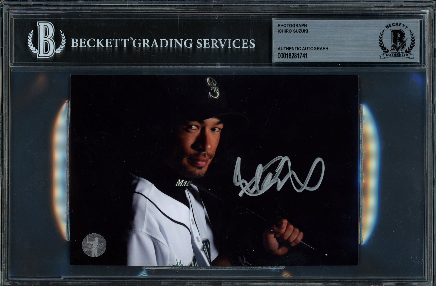 Ichiro Suzuki Autographed 4x6 Photo Seattle Mariners Beckett BAS #18281741