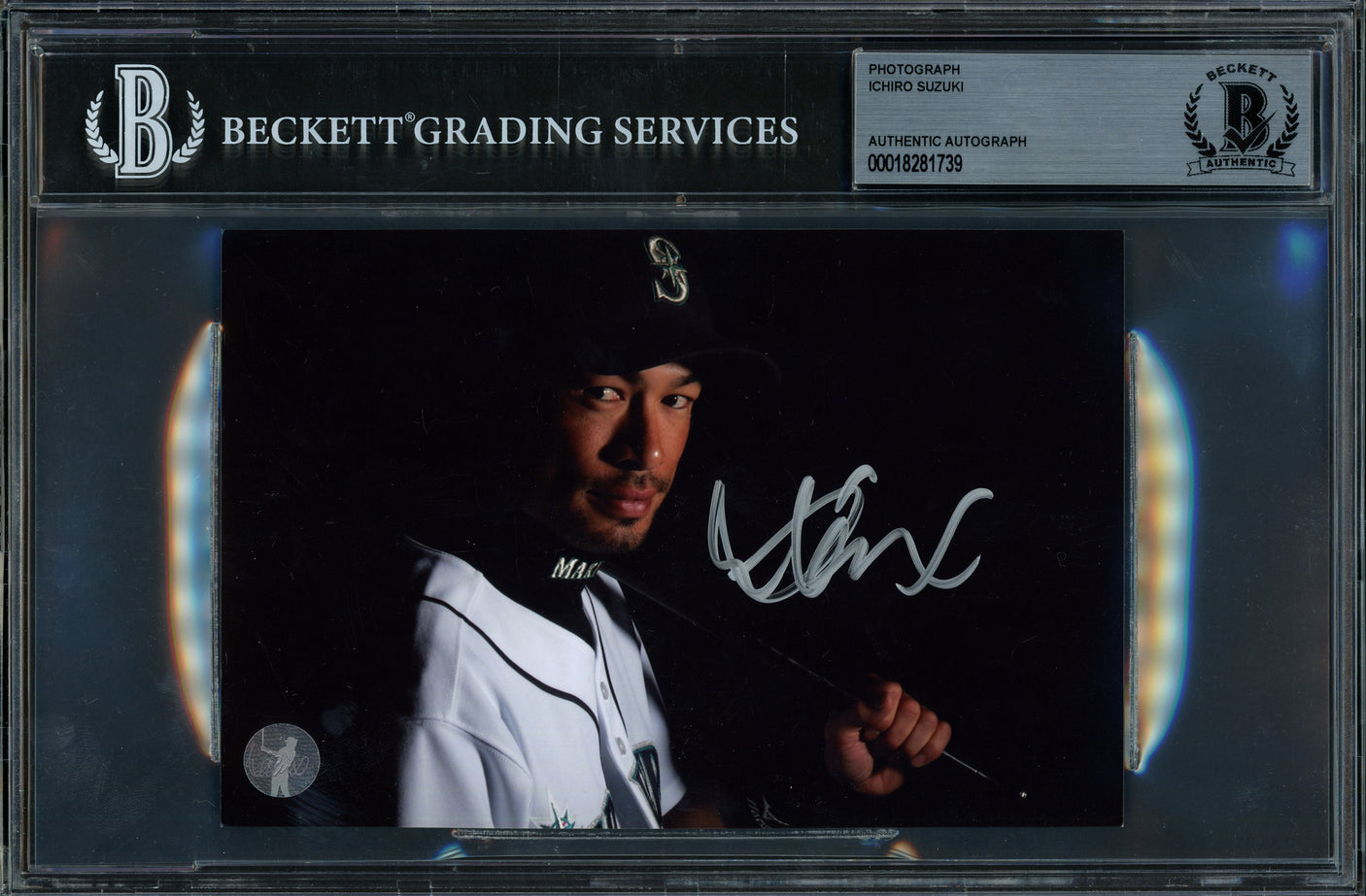 Ichiro Suzuki Autographed 4x6 Photo Seattle Mariners Beckett BAS #18281739