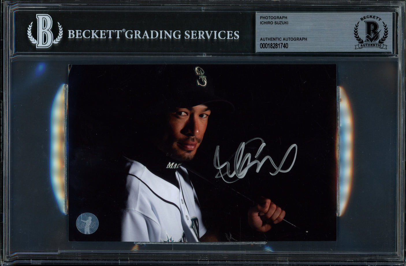 Ichiro Suzuki Autographed 4x6 Photo Seattle Mariners Beckett BAS #18281740