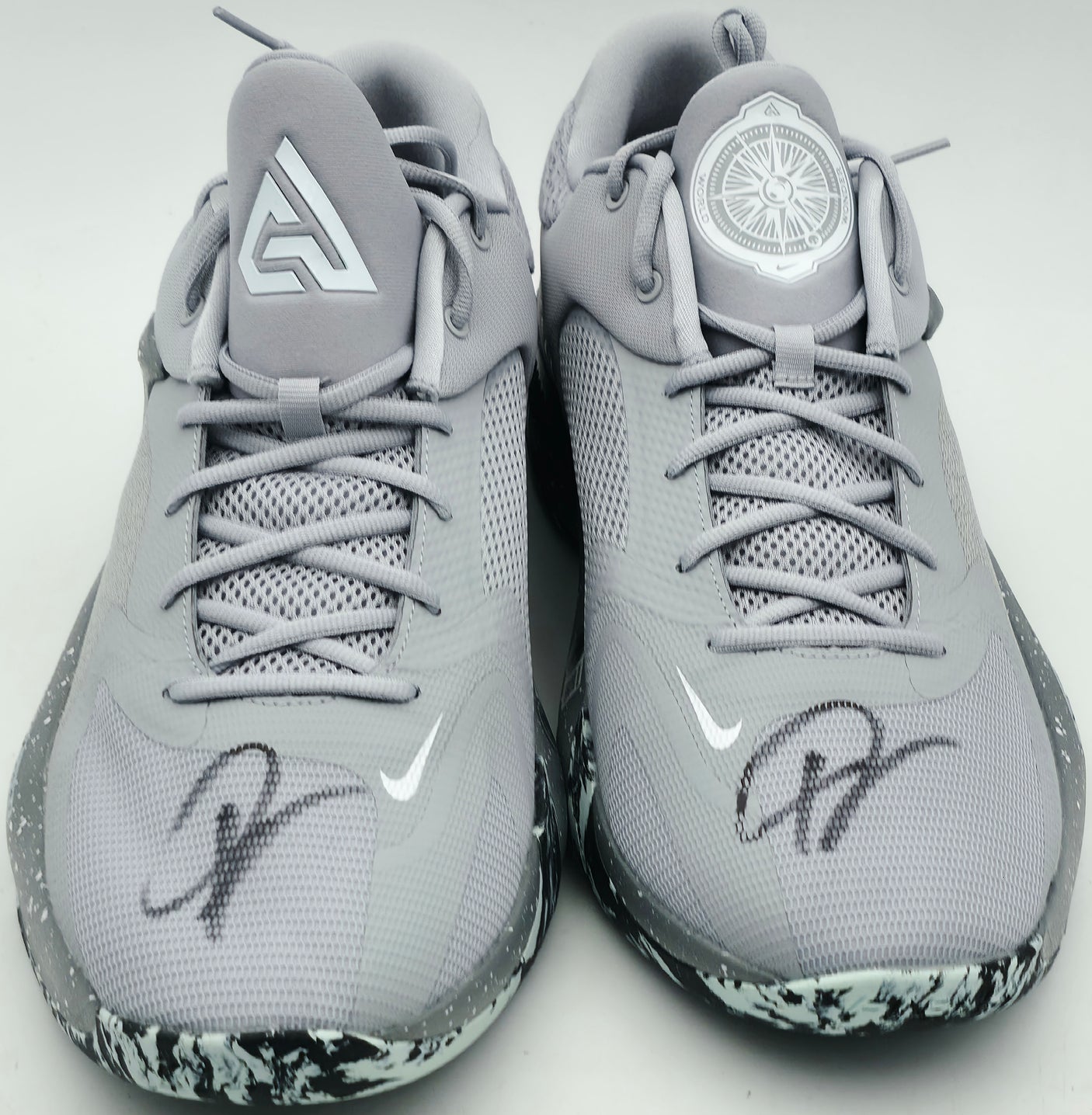 Giannis Antetokounmpo Autographed Grey Nike ZOOM FREAK 4 Shoes Milwaukee Bucks Size 16 (With Box) Beckett BAS Witness #3W396598 & #3W396599