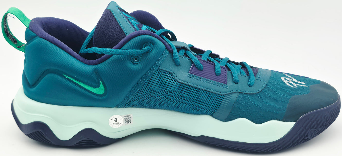 Giannis Antetokounmpo Autographed Geode Teal & Purple Nike IMORTALITY 3 Shoes Milwaukee Bucks Size 17 (No Box) Beckett BAS Witness #3W396412 & #3W396413